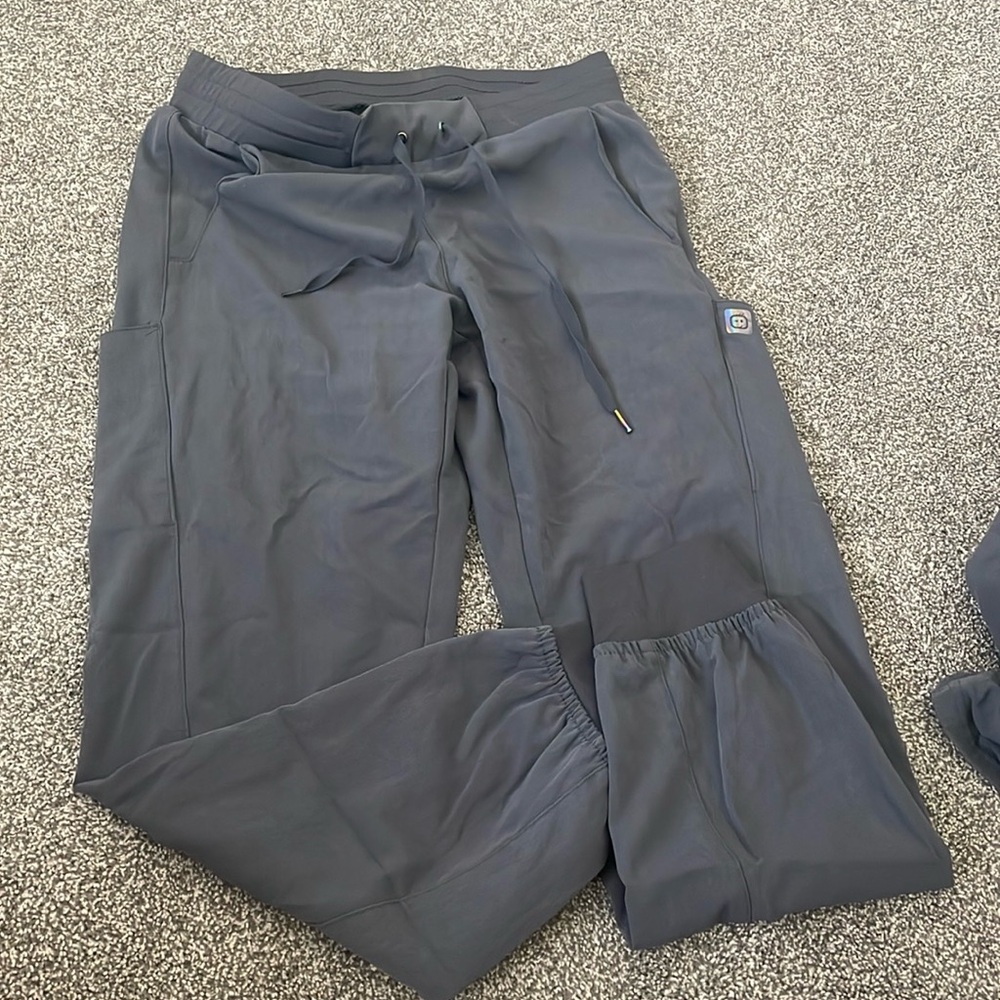 Wonderwink jogger scrub set